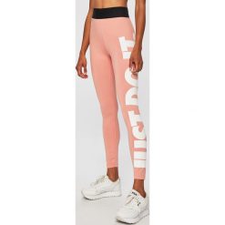 Nike Sportswear - Legginsy. Różowe spodnie damskie Nike Sportswear, s, z nadrukiem, z elastanu. W wyprzedaży za 119,90 zł.