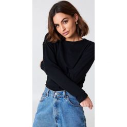 NA-KD Basic Top basic z długim rękawem - Black. Czarne topy damskie marki NA-KD Basic, bez wzorów, z bawełny, z okrągłym kołnierzem. Za 72,95 zł.