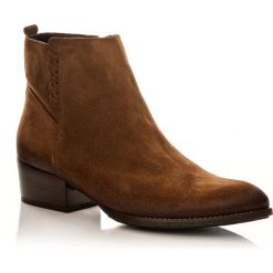 POLSKIE BOTKI NOWY MODEL 3805 SKÓRA ZAMSZOWA RUDY. Czerwone botki damskie CALZADO, ze skóry, bez obcasa, bez zapięcia. W wyprzedaży za 319,99 zł.
