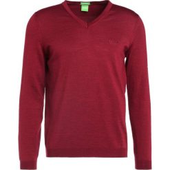 Swetry klasyczne męskie: BOSS Green CALLUM REGULAR FIT Sweter rhubarb