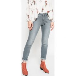 Lee - Jeansy Elly. Szare jeansy damskie slim marki Lee, l, z aplikacjami, z elastanu. W wyprzedaży za 279,90 zł.