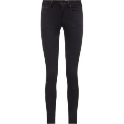 Jeansy Slim Fit Tommy Jeans DW0DW06583. Czarne jeansy damskie Tommy Jeans. W wyprzedaży za 289,00 zł.