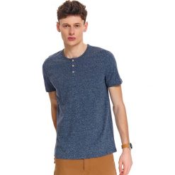 T-shirt strukturalny z guzikami. Niebieskie t-shirty męskie Top Secret, na wiosnę, m, bez wzorów, z jeansu, biznesowe, bez kołnierzyka, krótkie. W wyprzedaży za 39,99 zł.