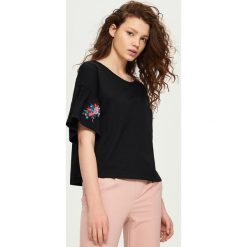 T-shirty damskie: T-shirt z rozkloszowanymi rękawami – Czarny