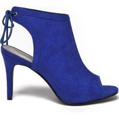 SZPILKI DAMSKIE. Niebieskie szpilki Top Secret, na co dzień, bez wzorów, z zamszu, eleganckie, z otwartym noskiem, za kostkę, bez obcasa, na szpilce, bez zapięcia. W wyprzedaży za 99,99 zł.