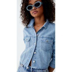Kurtka jeansowa cropped. Szare kurtki damskie jeansowe marki Pull&Bear. Za 99,90 zł.