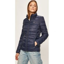 Tommy Jeans - Kurtka puchowa. Niebieskie kurtki damskie Tommy Jeans, s, bez wzorów, z poliesteru, krótkie. W wyprzedaży za 539,90 zł.