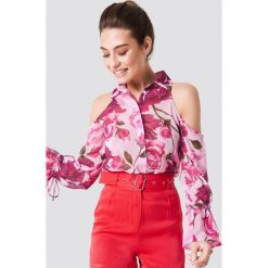 NA-KD Koszula z wycięciami na ramionach - Pink. Niebieskie koszule damskie marki NA-KD, z satyny. Za 121,95 zł.