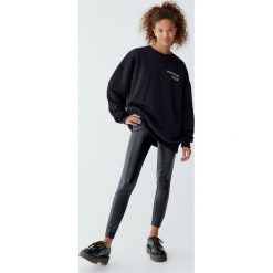 Winylowe legginsy basic. Czarne legginsy damskie marki Pull&Bear. Za 59,90 zł.