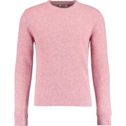 Editions MR SHETLAND CREWNECK Sweter pink. Czerwone swetry klasyczne męskie marki Éditions MR, m, z wełny. W wyprzedaży za 569,50 zł.