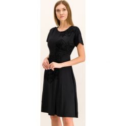 Sukienka letnia Desigual Klency 19WWVKB2. Czarne sukienki damskie Desigual, na lato, xs, bez wzorów, z elastanu, bez kołnierzyka, bez rękawów. W wyprzedaży za 209,00 zł.