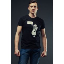 T-shirt MIASTO JEST MOJE męski czarny. Czarne koszulki męskie Hultaj Polski, s, bez wzorów, z bawełny, bez kołnierzyka, bez rękawów, trekkingowe. W wyprzedaży za 79,00 zł.