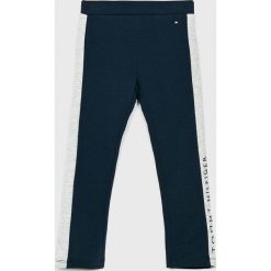 Tommy Hilfiger - Legginsy dziecięce 104-176 cm. Niebieskie spodnie dziewczęce TOMMY HILFIGER, z nadrukiem, z elastanu. W wyprzedaży za 129,90 zł.