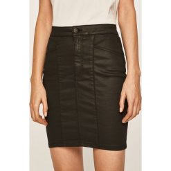 Calvin Klein Jeans - Spódnica. Czarne spódniczki damskie z elastanu, mini, proste. Za 399,90 zł.
