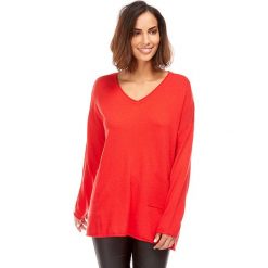 Sweter w kolorze czerwonym. Czerwone swetry damskie L'étoile du cachemire, bez wzorów, z kaszmiru, klasyczne, bez rękawów, bez kaptura. W wyprzedaży za 129,95 zł.