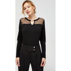 Bluzka z łączonych materiałów. Czarne bluzki damskie Moodo, xxl, w koronkowe wzory, z elastanu, z okrągłym kołnierzem. Za 29,99 zł.