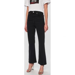 Levi's - Jeansy Ribcage. Czarne jeansy damskie Levi's®, s, z podwyższonym stanem. W wyprzedaży za 209,90 zł.