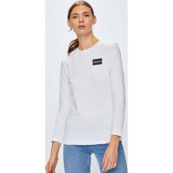 Calvin Klein Jeans - Bluzka. Białe koszule damskie Calvin Klein Jeans, s, z nadrukiem, z bawełny, casualowe, z okrągłym kołnierzem, bez rękawów. W wyprzedaży za 129,90 zł.