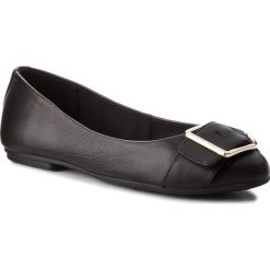 Baleriny TOMMY HILFIGER - Oversized Buckle Bal FW0FW03323 Black 990. Czarne klasyczne baleriny damskie TOMMY HILFIGER, na co dzień, ze skóry, na płaskiej podeszwie. W wyprzedaży za 279,00 zł.