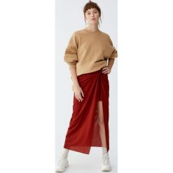 Spódnica z węzłem. Szare spódniczki damskie Pull&Bear, bez wzorów. Za 89,90 zł.