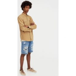 Koszula jeansowa w kowbojskim stylu. Szare koszule męskie jeansowe marki Pull&Bear, m, z długim rękawem. Za 62,90 zł.