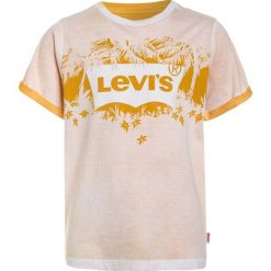 Levi's® SPRAY Tshirt z nadrukiem yellow cream. Żółte t-shirty męskie Levi's®, z nadrukiem, z bawełny. Za 149,00 zł.