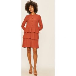 Vero Moda - Sukienka. Różowe sukienki damskie Vero Moda, na co dzień, s, bez wzorów, z poliesteru, casualowe, ze stójką, z długim rękawem, długie, mini, proste. Za 239,90 zł.