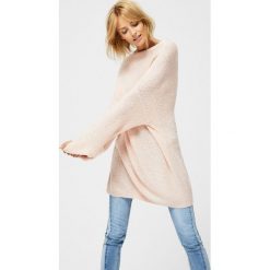 Sweter oversize. Różowe swetry damskie Moodo, s. Za 39,99 zł.