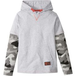 Shirt chłopięcy 2 w 1 w deseń moro bonprix jasnoszary - moro. Szare t-shirty chłopięce bonprix, moro, z długim rękawem. Za 34,99 zł.