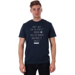 Granatowy T-shirt Męski z Napisem, Krótki Rękaw, Just Yuppi, Koszulka, Motto, Motywacja TSJTYUP9223kol3GRANAT. Niebieskie koszulki męskie Just Yuppi, m, z napisami, z tkaniny, casualowe, bez kołnierzyka, krótkie. W wyprzedaży za 44,90 zł.