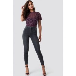 NA-KD Jeansy Skinny Mid Waist Front Panel - Grey. Szare spodnie z wysokim stanem NA-KD, z jeansu. Za 141,95 zł.