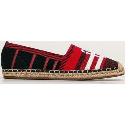 Tommy Hilfiger - Espadryle. Czerwone espadryle damskie TOMMY HILFIGER, bez wzorów, ze skóry, bez obcasa, na obcasie. W wyprzedaży za 179,90 zł.