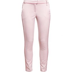 Patrizia Pepe PANTALONI TROUSERS Spodnie materiałowe soft rose. Różowe spodnie damskie Patrizia Pepe, bez wzorów, z elastanu. W wyprzedaży za 534,50 zł.
