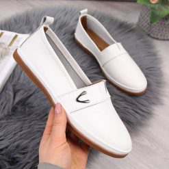 Półbuty damskie skórzane slip on białe Vinceza - biały. Białe półbuty damskie Vinceza, bez wzorów, bez obcasa, bez zapięcia. Za 109,99 zł.