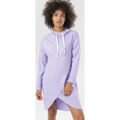 Lawendowa Bluza Acalephite. Fioletowe bluzy damskie Born2be, uniwersalny, bez wzorów, bez rękawów, z kapturem. Za 139,99 zł.