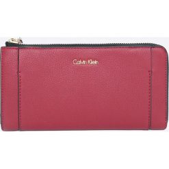 Calvin Klein Jeans - Portfel K60K603818. Czerwone portfele damskie Calvin Klein Jeans, bez wzorów, z jeansu. W wyprzedaży za 179,90 zł.