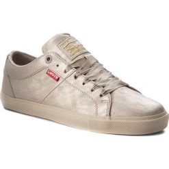 Tenisówki LEVI'S - 227843-2950-25 Sand. Brązowe półbuty damskie Levi's®, na co dzień, bez wzorów, z gumy, bez obcasa, na płaskiej podeszwie, bez zapięcia. W wyprzedaży za 179,00 zł.