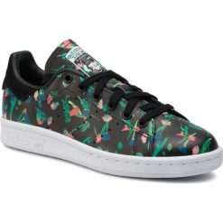 Buty adidas - Stan Smith W EE4893 Cblack/Ftwwht/Cblack. Czarne półbuty damskie Adidas, bez wzorów, ze skóry, bez obcasa, na płaskiej podeszwie, bez zapięcia. W wyprzedaży za 229,00 zł.