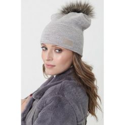 Khaki Czapka Fallstaff. Brązowe czapki damskie Born2be, bez wzorów, z dzianiny. Za 49,99 zł.