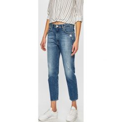 Wrangler - Jeansy. Niebieskie jeansy damskie Wrangler, z podwyższonym stanem. W wyprzedaży za 199,90 zł.