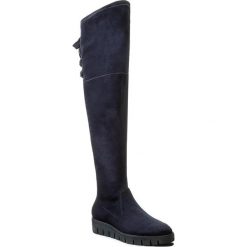 Muszkieterki TAMARIS - 1-25618-39 Navy 805. Niebieskie buty zimowe damskie Tamaris, z materiału, przed kolano, na wysokim obcasie. W wyprzedaży za 199,00 zł.