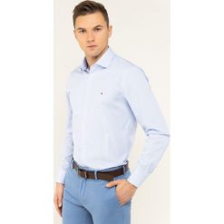 Koszula Tommy Hilfiger Tailored Poplin Stripe Classic TT0TT06637. Niebieskie koszule męskie Tommy Hilfiger Tailored, m, bez wzorów, z bawełny, biznesowe, bez kołnierzyka, bez rękawów. W wyprzedaży za 199,00 zł.