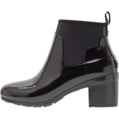 Buty zimowe damskie: Hunter REFINED MID HEEL GLOSS Kalosze black