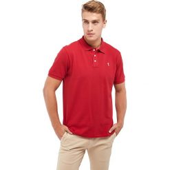 Koszulka polo w kolorze czerwonym. Czerwone koszulki męskie Polo Club Men, m, z haftami, z bawełny, polo, bez rękawów. W wyprzedaży za 99,95 zł.