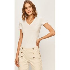 Guess Jeans - T-shirt. Białe bluzki damskie Guess Jeans, s, z nadrukiem, z elastanu, casualowe, bez kołnierzyka. W wyprzedaży za 89,90 zł.