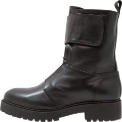 Helene Rouge Botki black. Czarne buty zimowe damskie marki Helene Rouge, z materiału. W wyprzedaży za 230,45 zł.