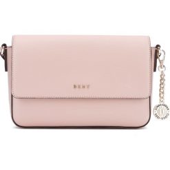 DKNY Bryant Medium Cross body bag Różowy. Różowe torebki klasyczne damskie DKNY, w paski, ze skóry, bez dodatków. Za 748,95 zł.