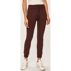Peak Performance - Spodnie. Pomarańczowe spodnie damskie Peak Performance, s, bez wzorów, z bawełny. Za 399,90 zł.