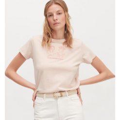 T-shirt z haftem - Kremowy. Białe t-shirty damskie Reserved, s, z haftami, bez kołnierzyka. W wyprzedaży za 25,99 zł.