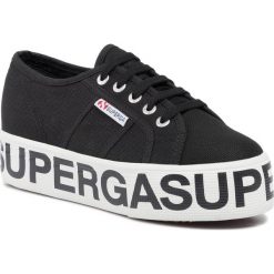 Tenisówki SUPERGA - 2790 Cotw Outsole Lettering S00FJ80 Black 999. Czarne półbuty damskie Superga, bez wzorów, z gumy, bez obcasa, na koturnie, bez zapięcia. W wyprzedaży za 259,00 zł.